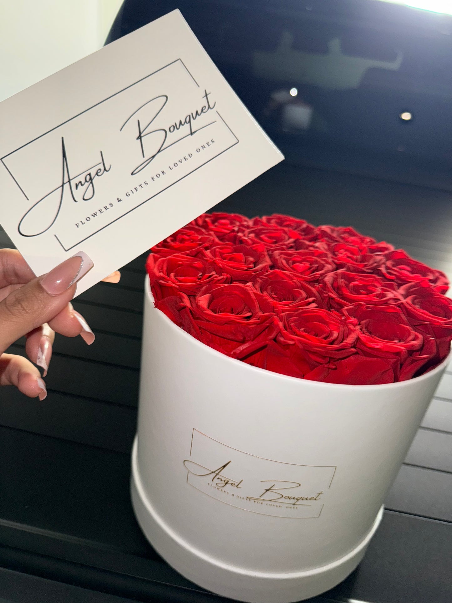 Everlasting Roses - Round Box Packaging (White)