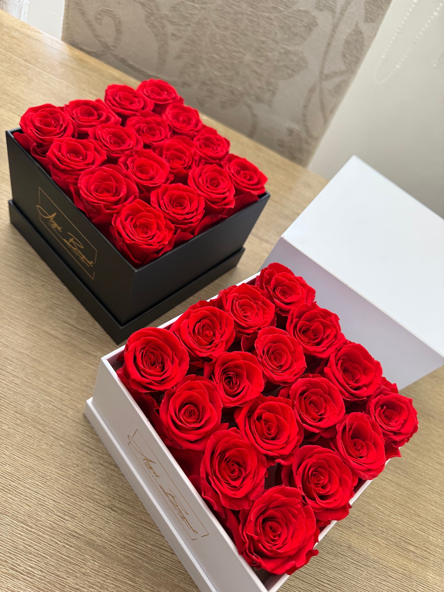 Everlasting Roses - Square Box Packaging (Black)