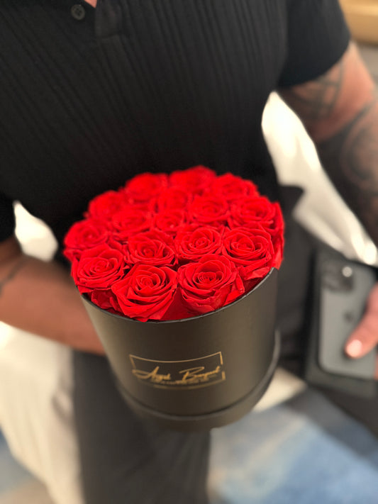 Everlasting Roses - Round Box Packaging (Black)